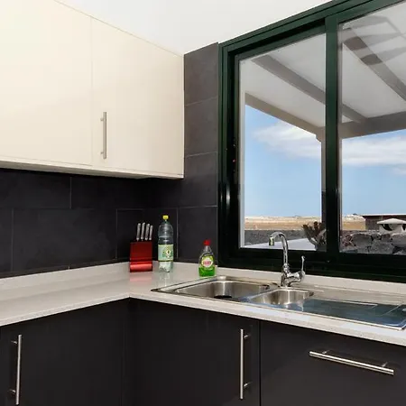 Playa Blanca Sleeps 10 Pool Air Con Wifi Villa Playa Blanca (Lanzarote)